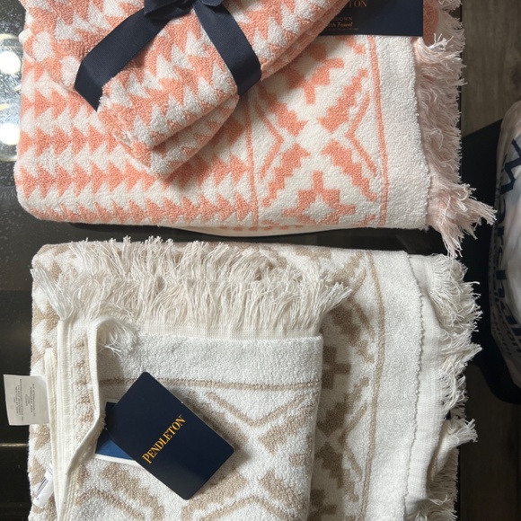 Pendleton Bath Towel/Hand Towel - Picture 2 of 3